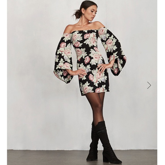 ❌SOLD❌ Reformation Casanova Off Shoulder Dress 2 - Picture 4 of 8